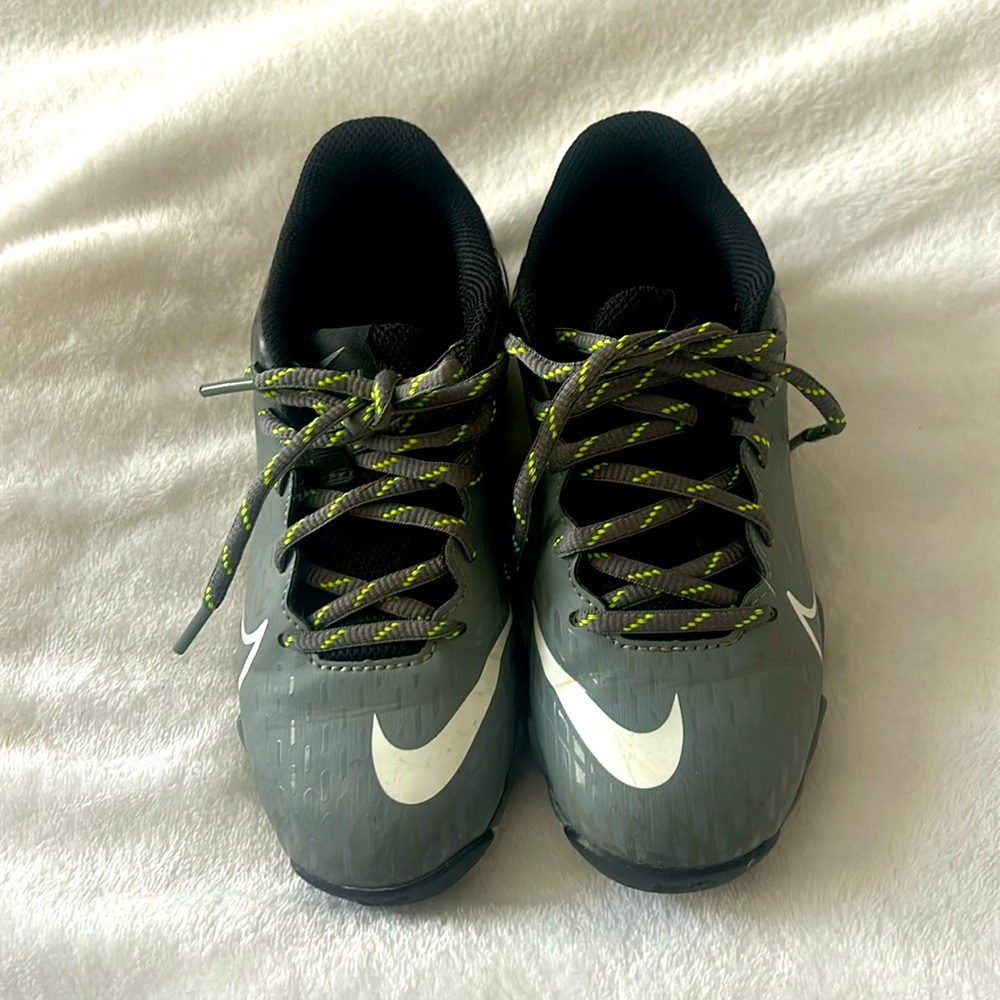 Girls cleats